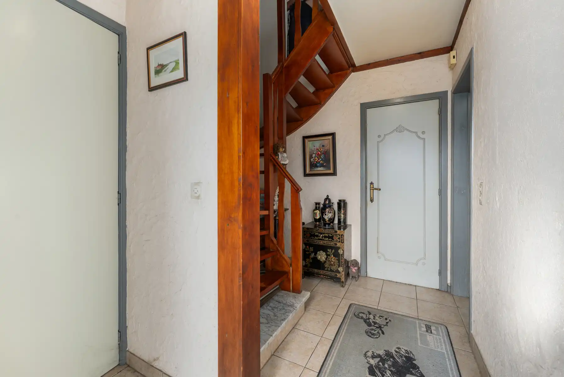 Woning met garage en tuin in de directe omgeving van de E40 foto 7