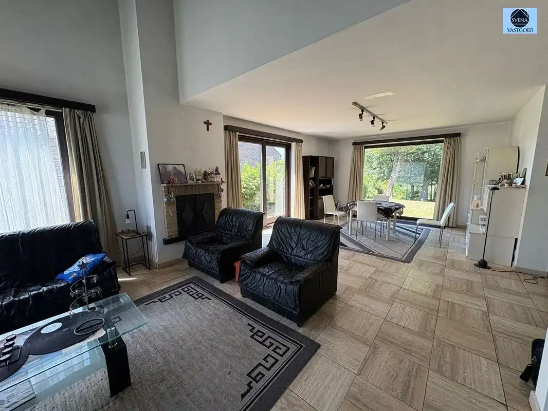 RUSTIG GELEGEN CHARMANTE VIERGEVELWONING MET 4 SLAAPKAMERS foto 2