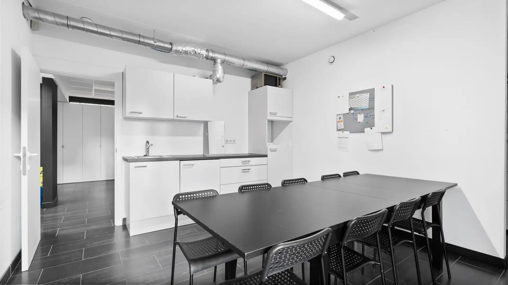 Modern en energiezuinig (A label) handelspand van 174 m² te As foto 13