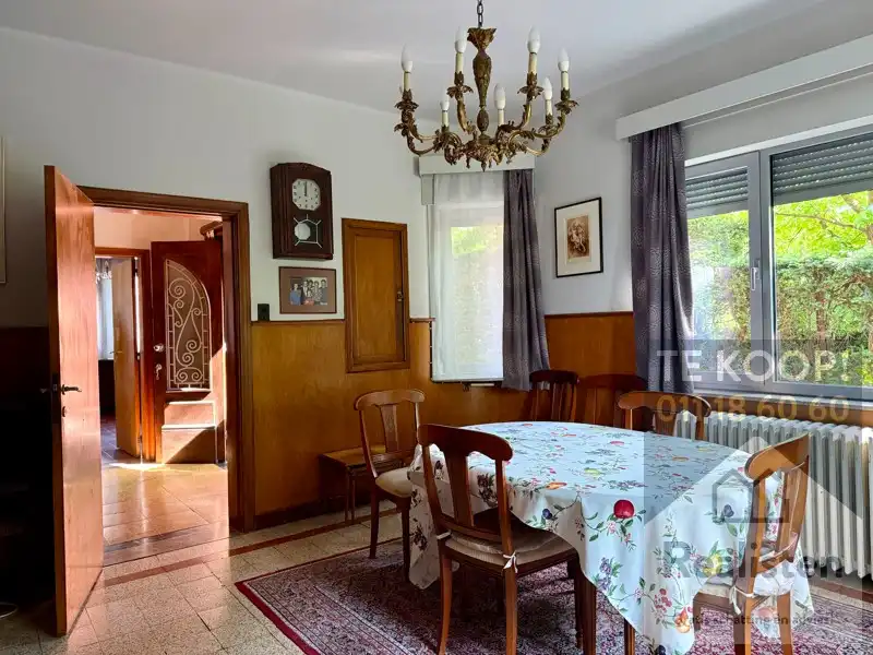 Statige burgerwoning met grote zongerichte tuin foto 17