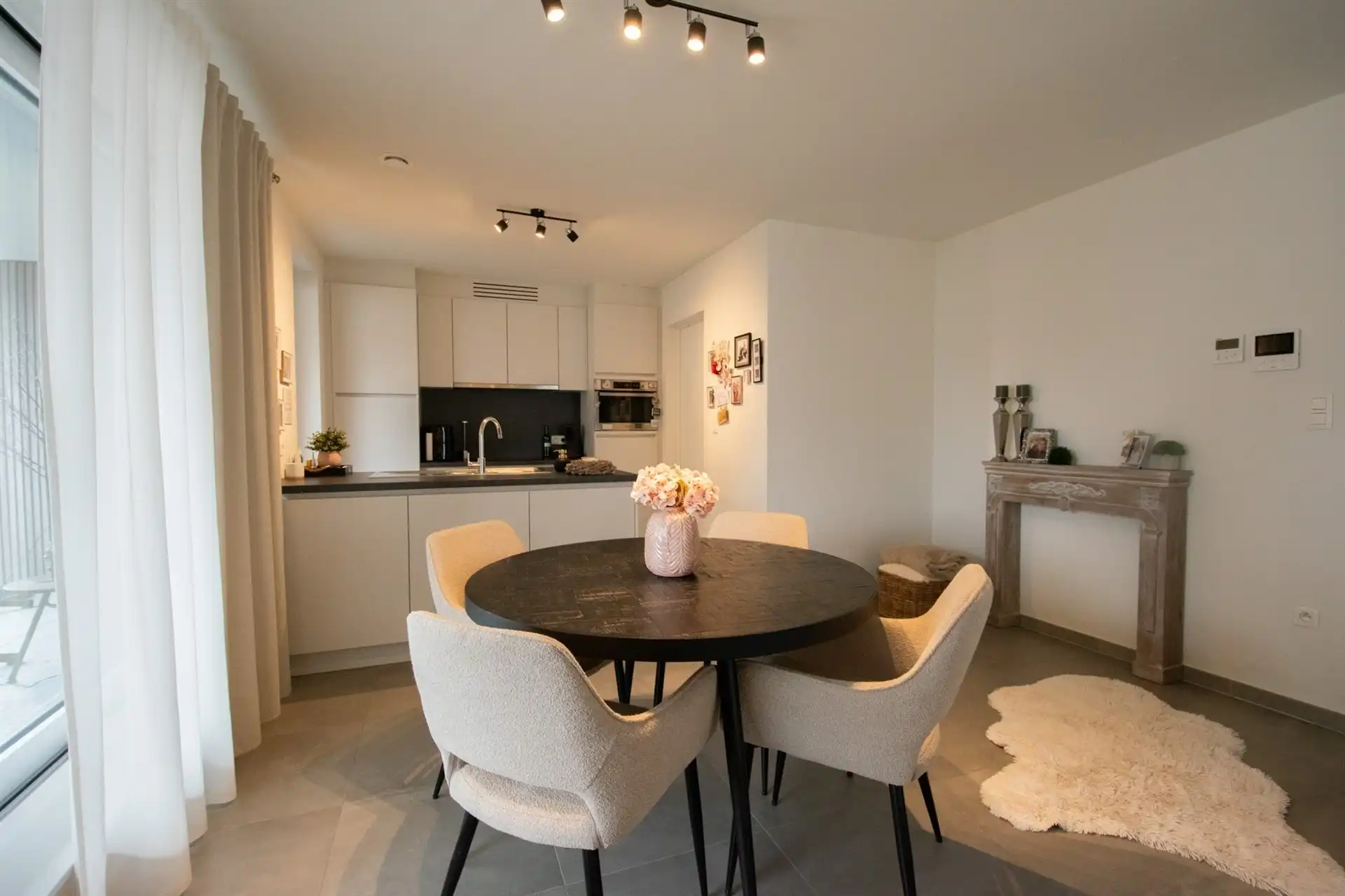 Uitstekend gelegen nieuwbouw BEN appartement in het centrum van Stekene.   foto 2