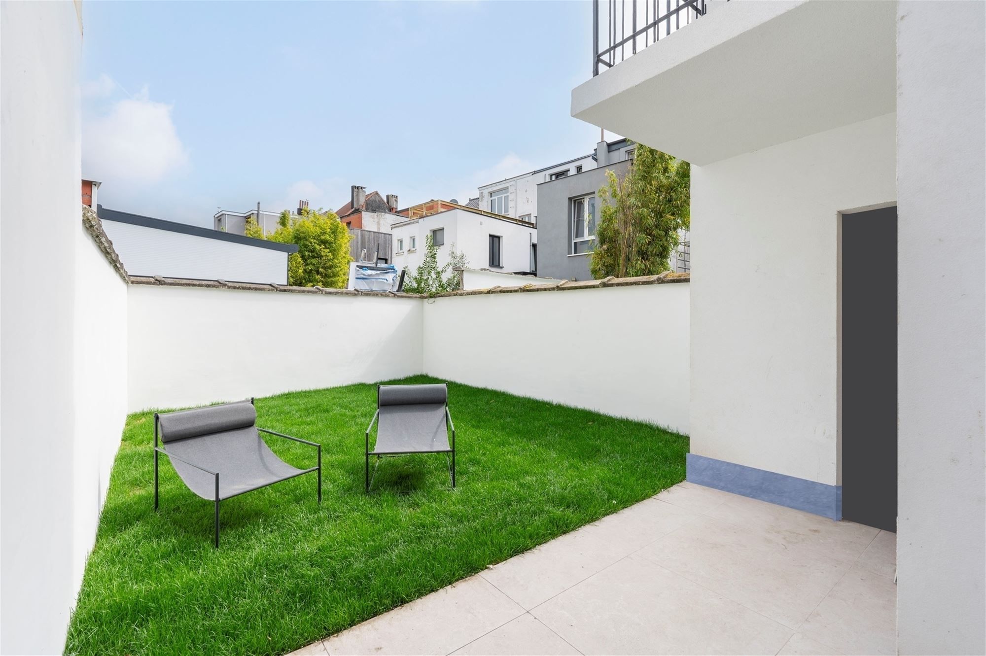 Ruime gerenoveerde woning met tuin foto 12