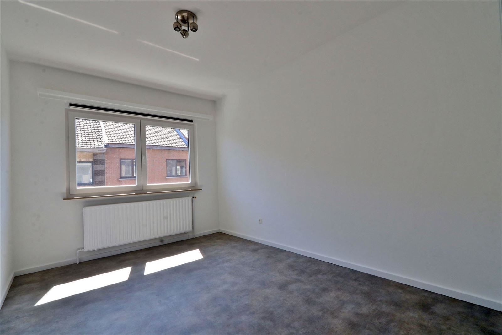 2 kamer appartement met garage en berging  foto 13