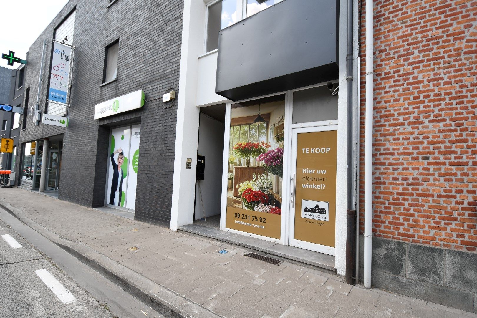 Te renoveren handelsruimte te Beveren foto {{pictureIndex}}
