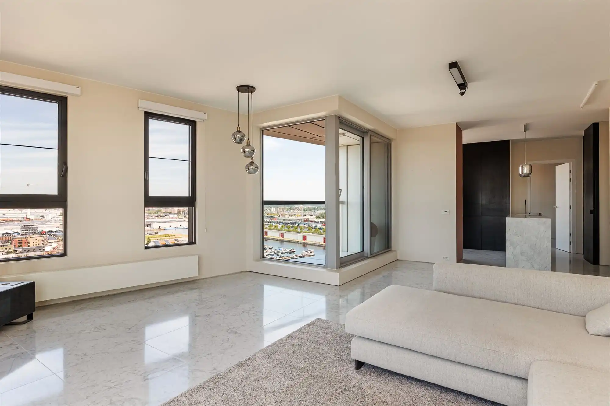 Luxueus appartement op 16e verd. met panoramisch uitzicht foto 16