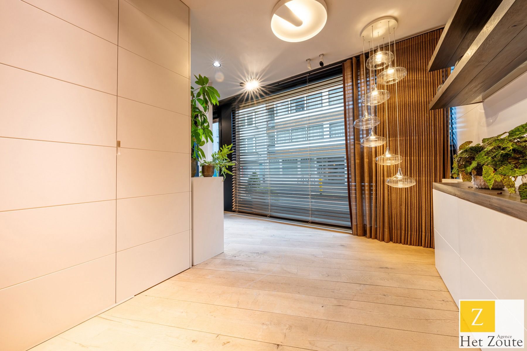 Volumineus en lichtrijk appartement in het hart van Knokke foto 7