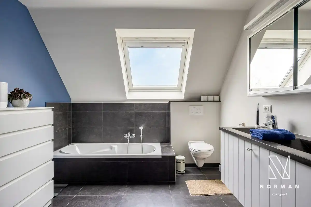 Meer dan instapklare woning (BJ 2013), met tuin, inpandige garage, 3 slks,.. in de Koolakker te Kuurne. foto 14