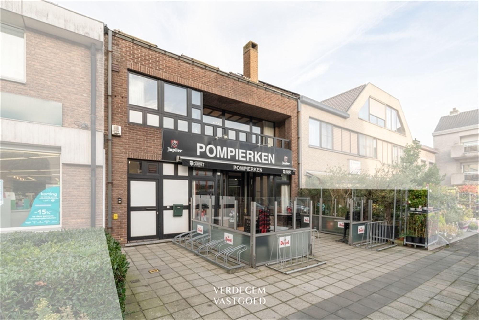 Handelspand met woonst tegenover ziekenhuiscampus Lokeren foto 23