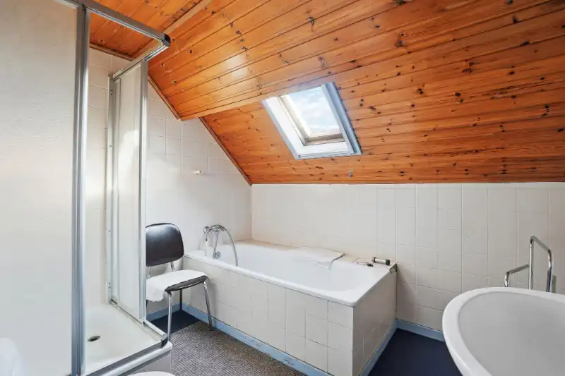 Landelijke woning met loods foto 16