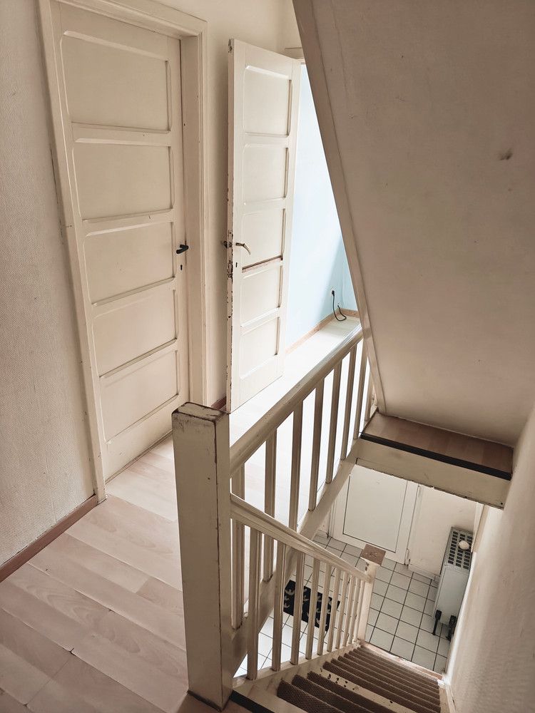 Te renoveren rijwoning met 4 slaapkamers en leuke stadstuin. foto 11