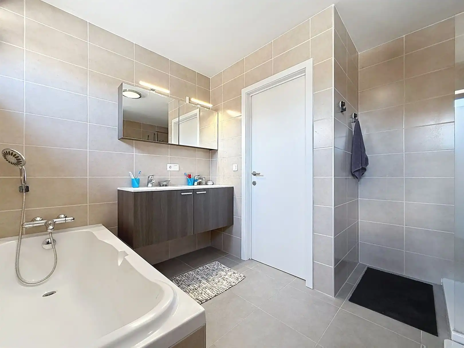 Instapklare woning met 3 slpks, tuin - 01a 78ca  foto 18