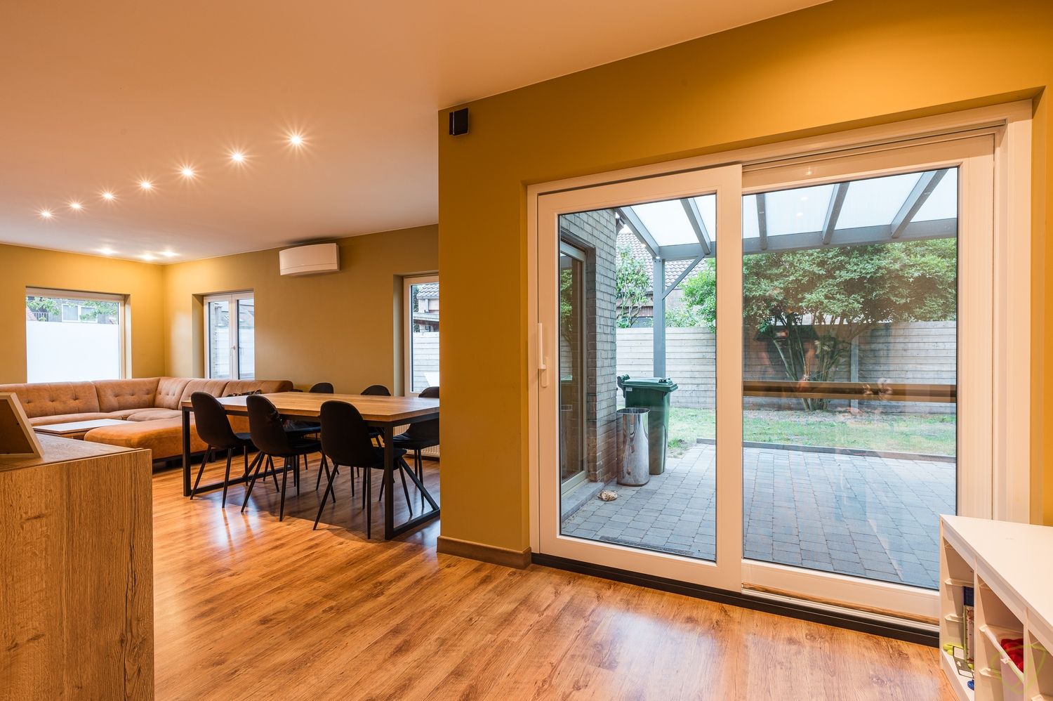 Prachtige open bebouwing met vijf slaapkamers op toplocatie foto 6