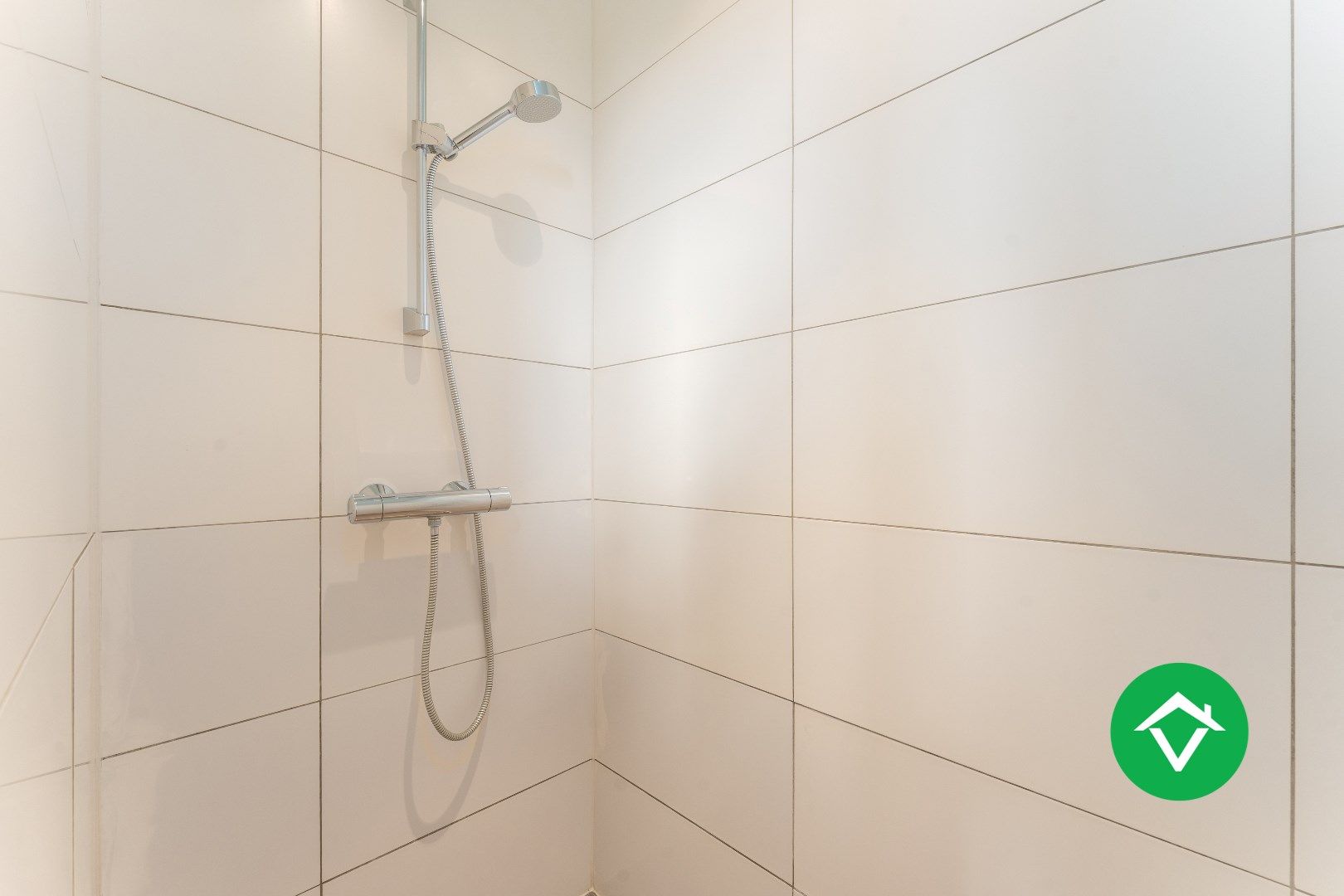 Instapklare, recente woning (2018) met 4 slaapkamers en garage in hartje Koekelare. foto 18
