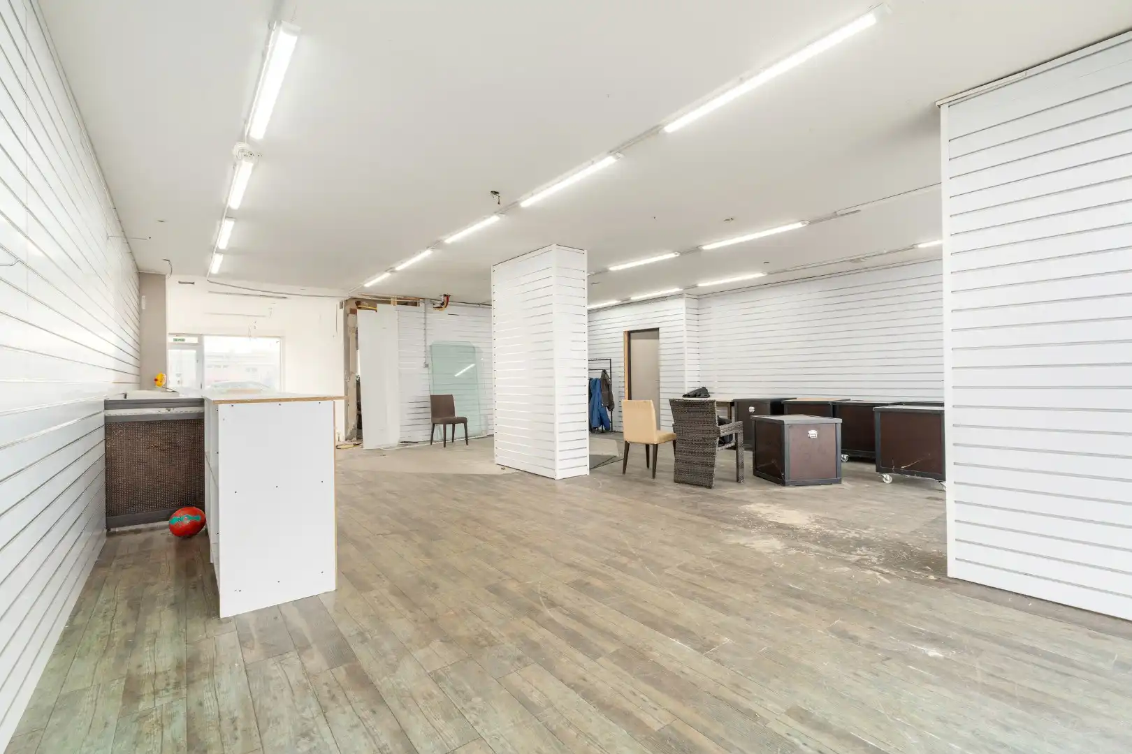 HANDELSPAND OP TOPLOCATIE MET GARAGE foto 2