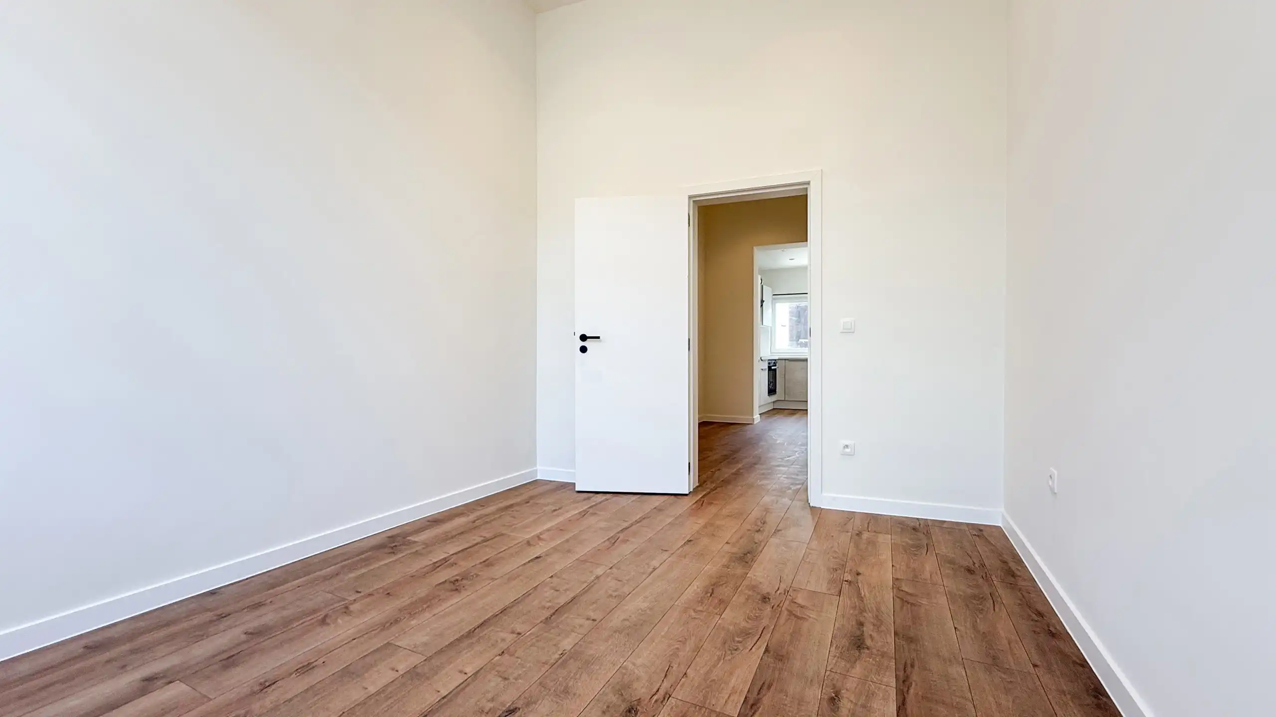 Unieke investeringspand, volledig vernieuwd, handel+ 2app! foto 36
