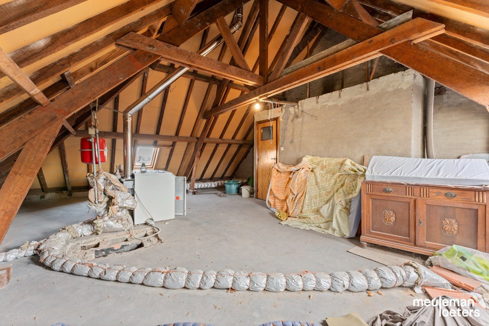 Te renoveren woning met ruime tuin foto 11