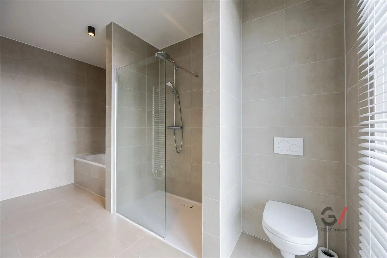 Lichtrijk en modern appartement met ruim terras foto 17