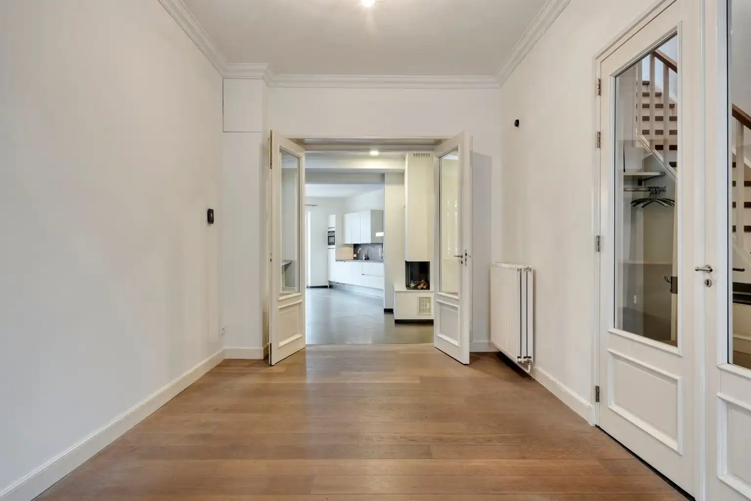 Prachtig gerenoveerde stadswoning met 3 slaapkamers en zuidgerichte tuin, op wandelafstand van het centrum van Maaseik. foto 4
