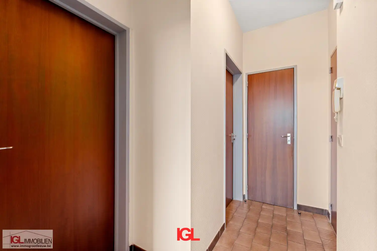 Lichtrijk 2-slaapkamerappartement met garagebox en kelder in Sint-Pieters-Leeuw foto 8