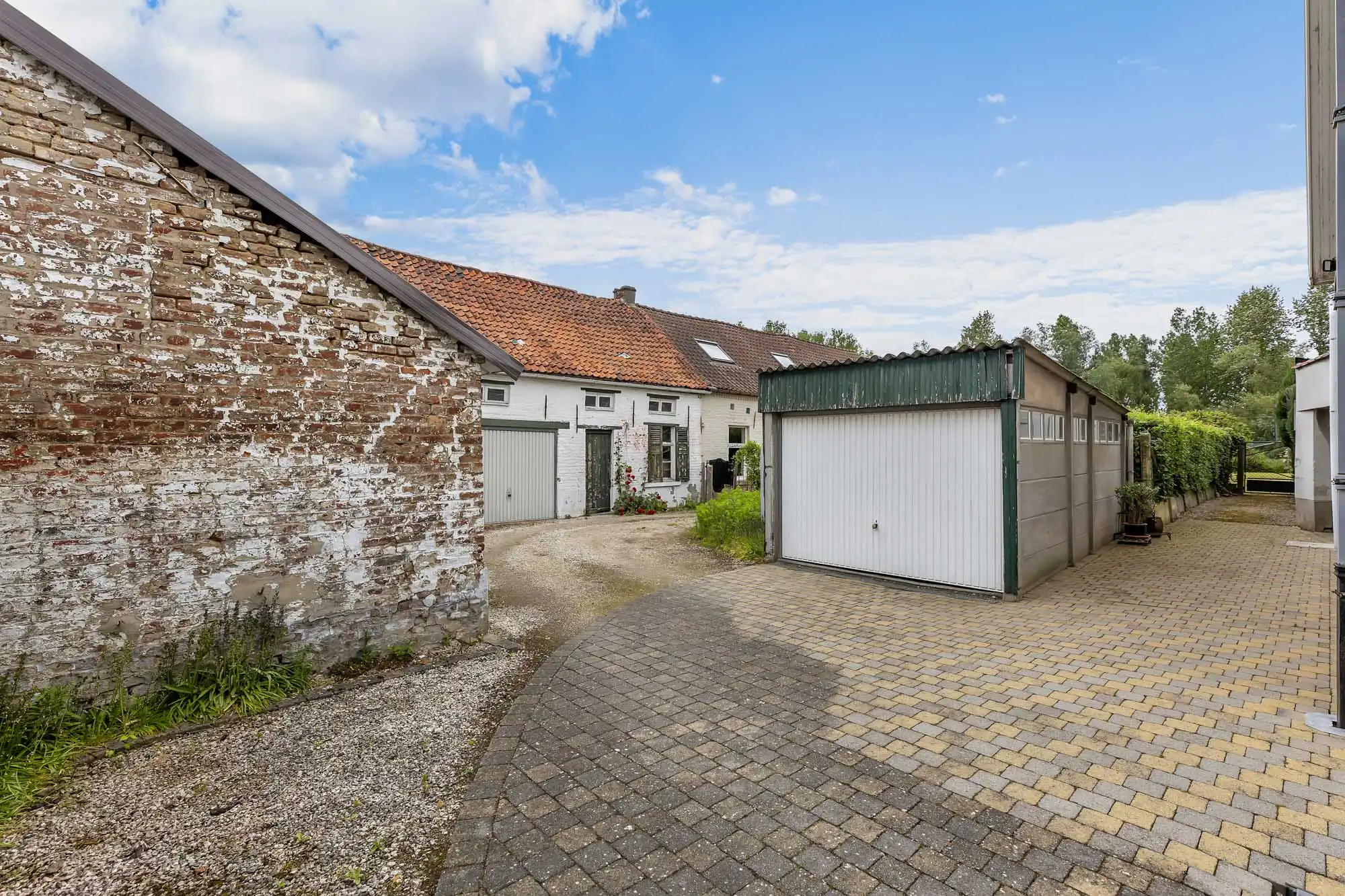 Te renoveren woning met extra entiteit en garage foto 20