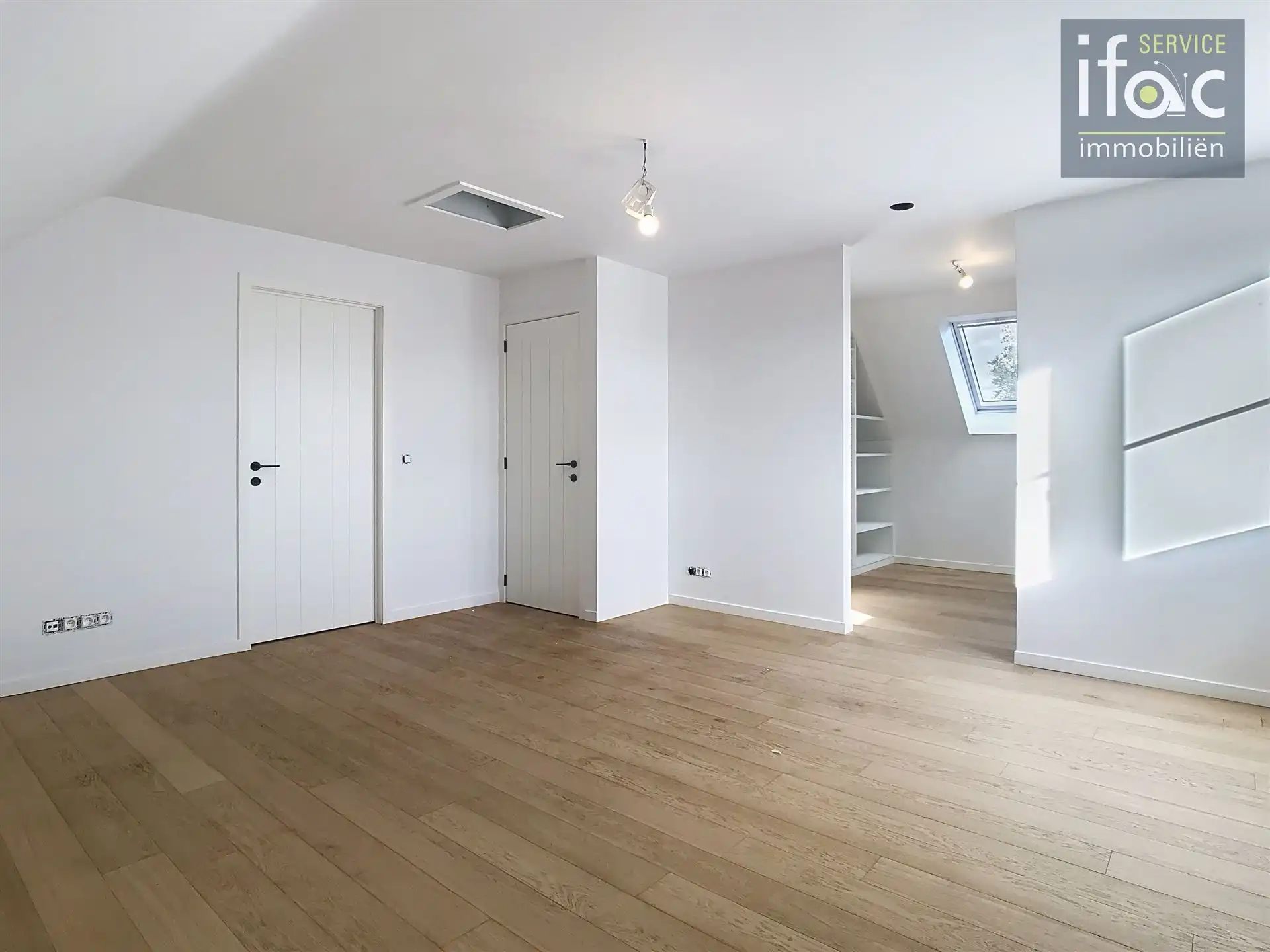 Nieuwbouwwoning met 4 slaapkamers, 2 badkamers en tuin. foto 22