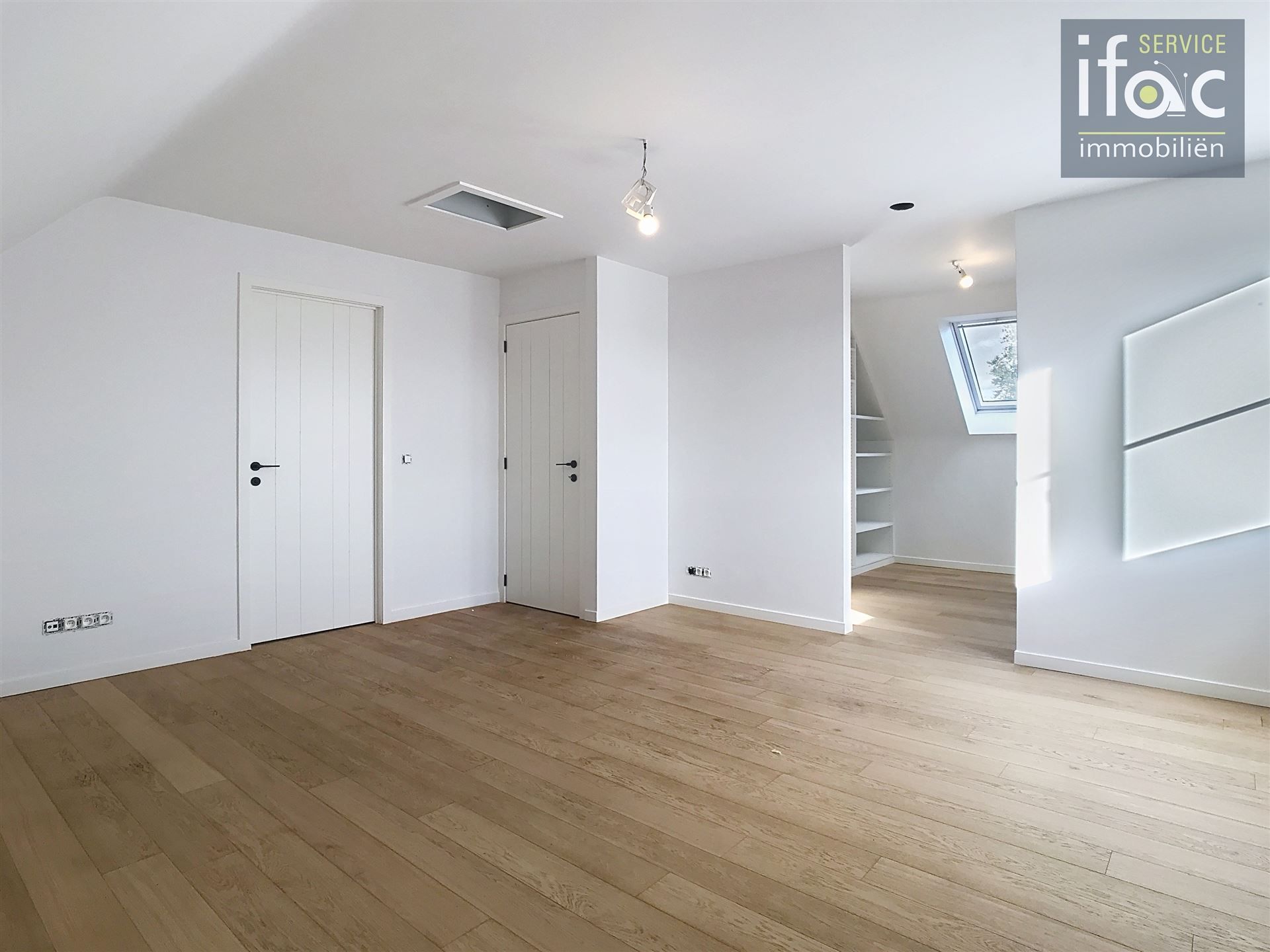 Nieuwbouwwoning met 4 slaapkamers, 2 badkamers en tuin. foto 22