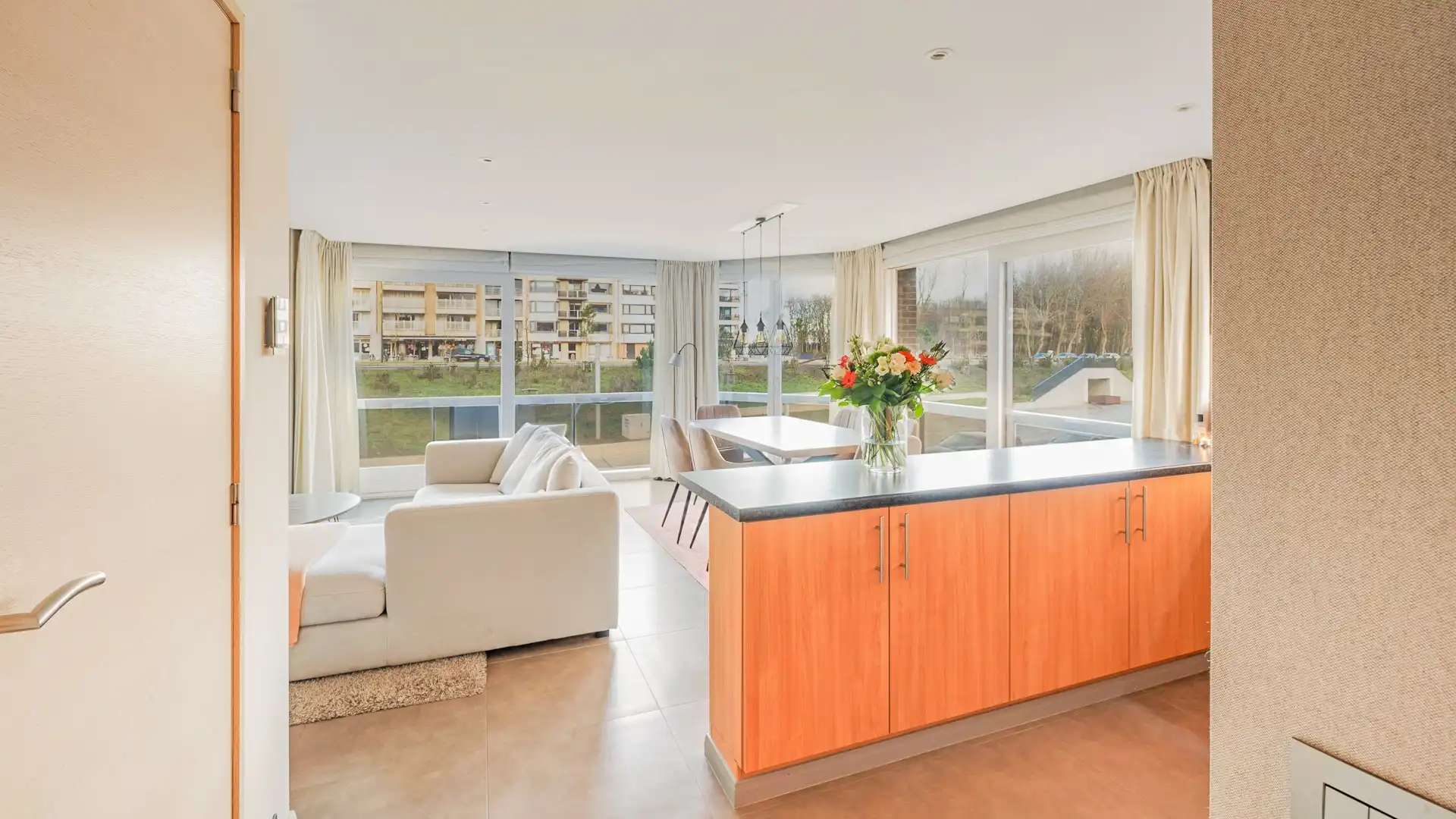 Ontzettend leuk appartement op 300m van het strand foto 4