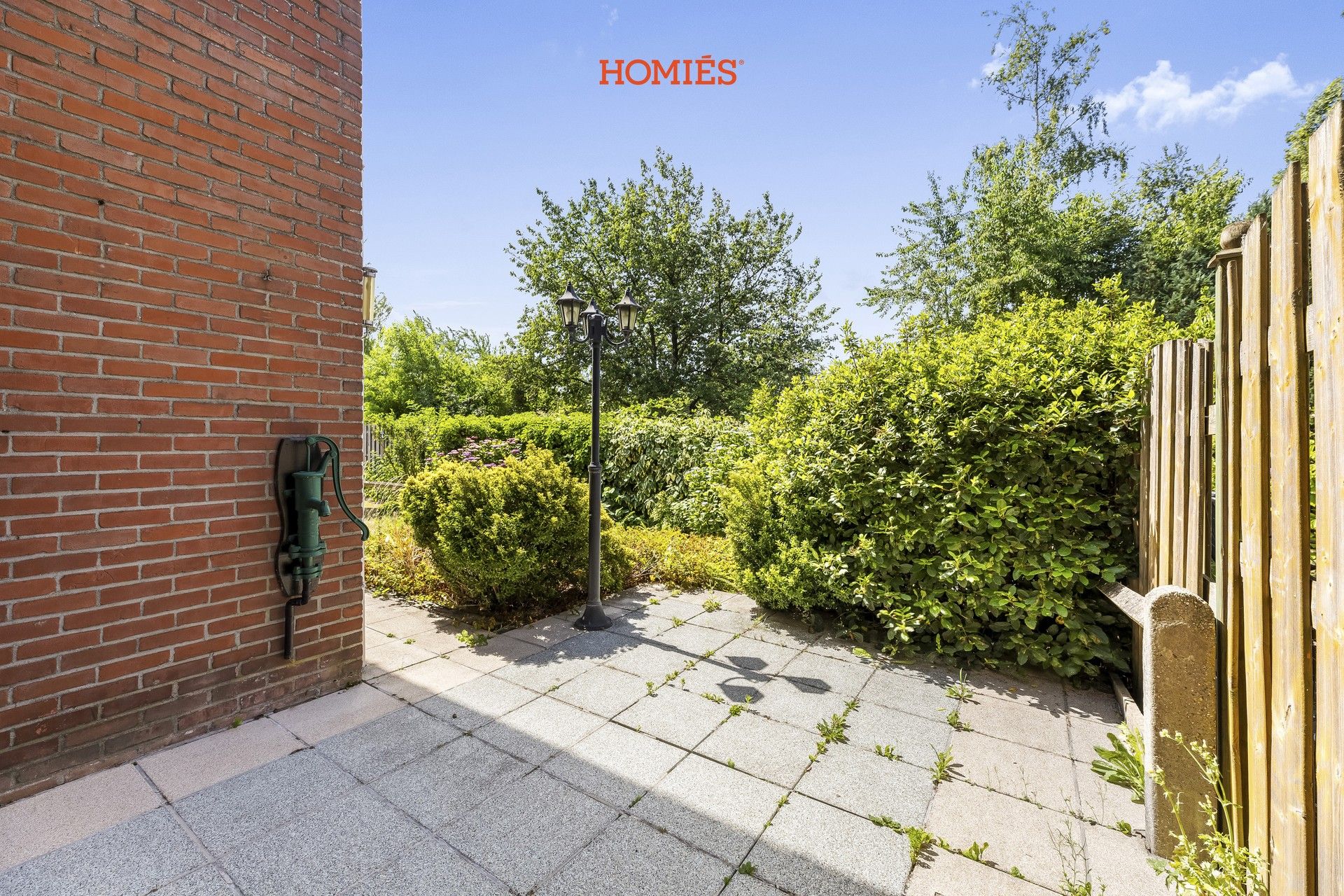 Te renoveren woning met veel potentieel foto 21