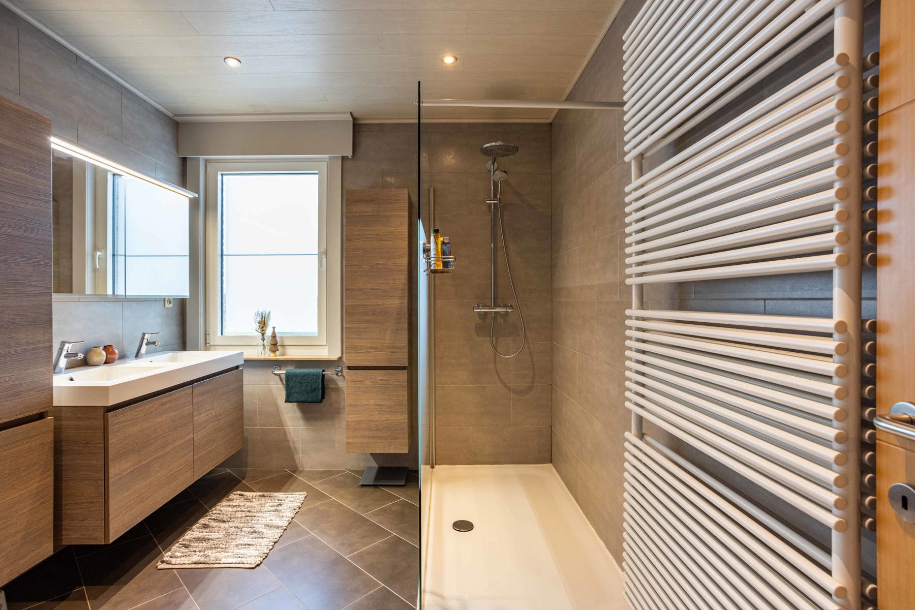 Instapklare woning met 5 slaapkamers in landelijke buurt. foto 32