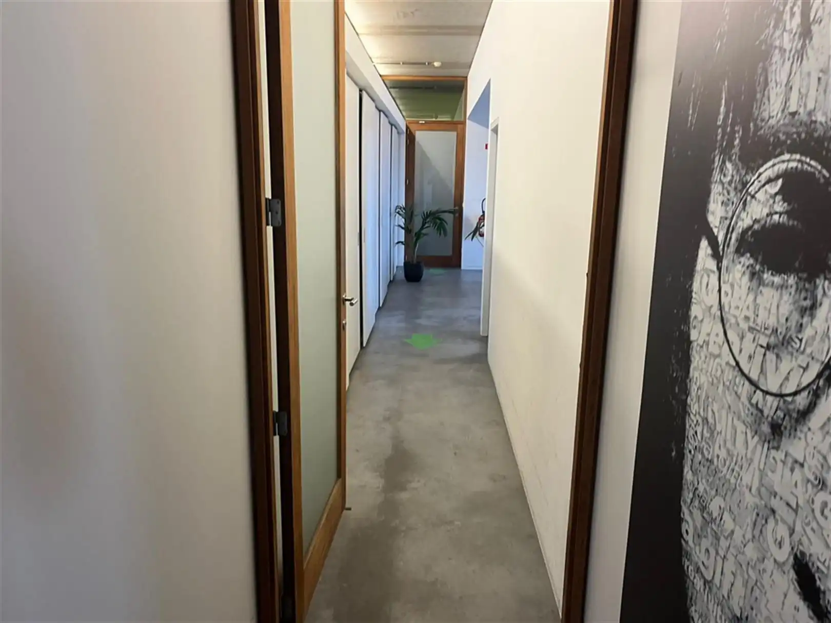 Kantoorgebouw foto 8