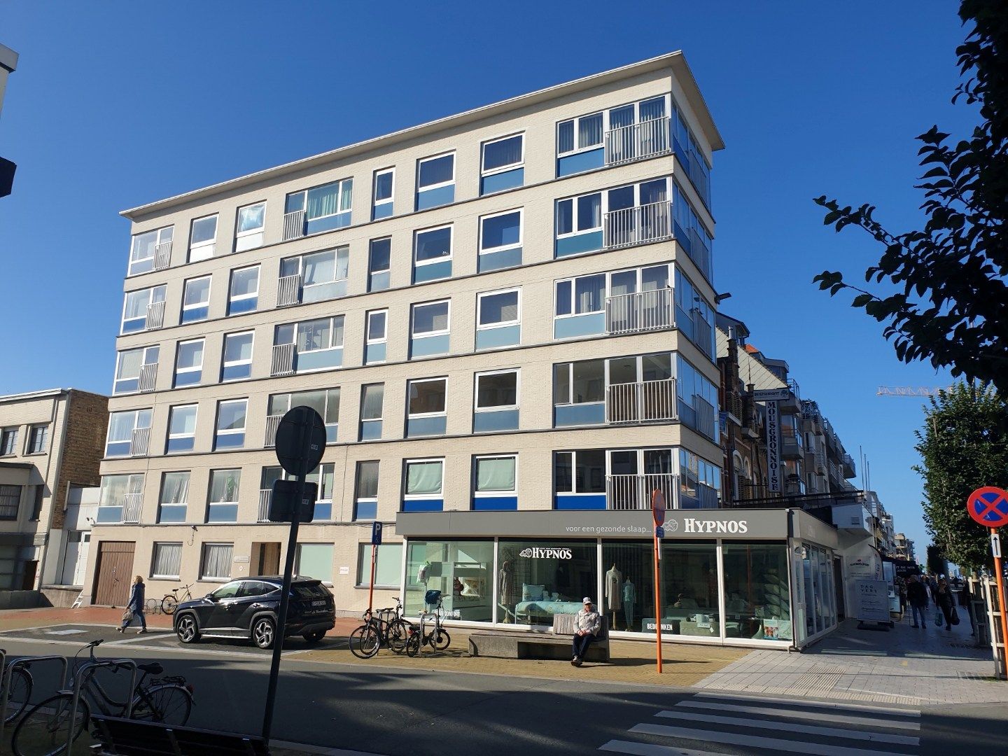 RUIM   APPARTEMENT MET 2 SLAAPKAMERS IN HET CENTRUM VAN KOKSIJDE DORP foto 3