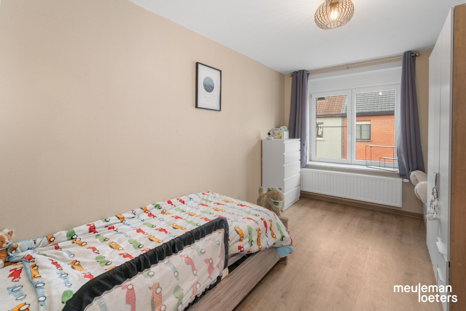 Gezinswoning met drie slaapkamers en inpandige garage  foto 13