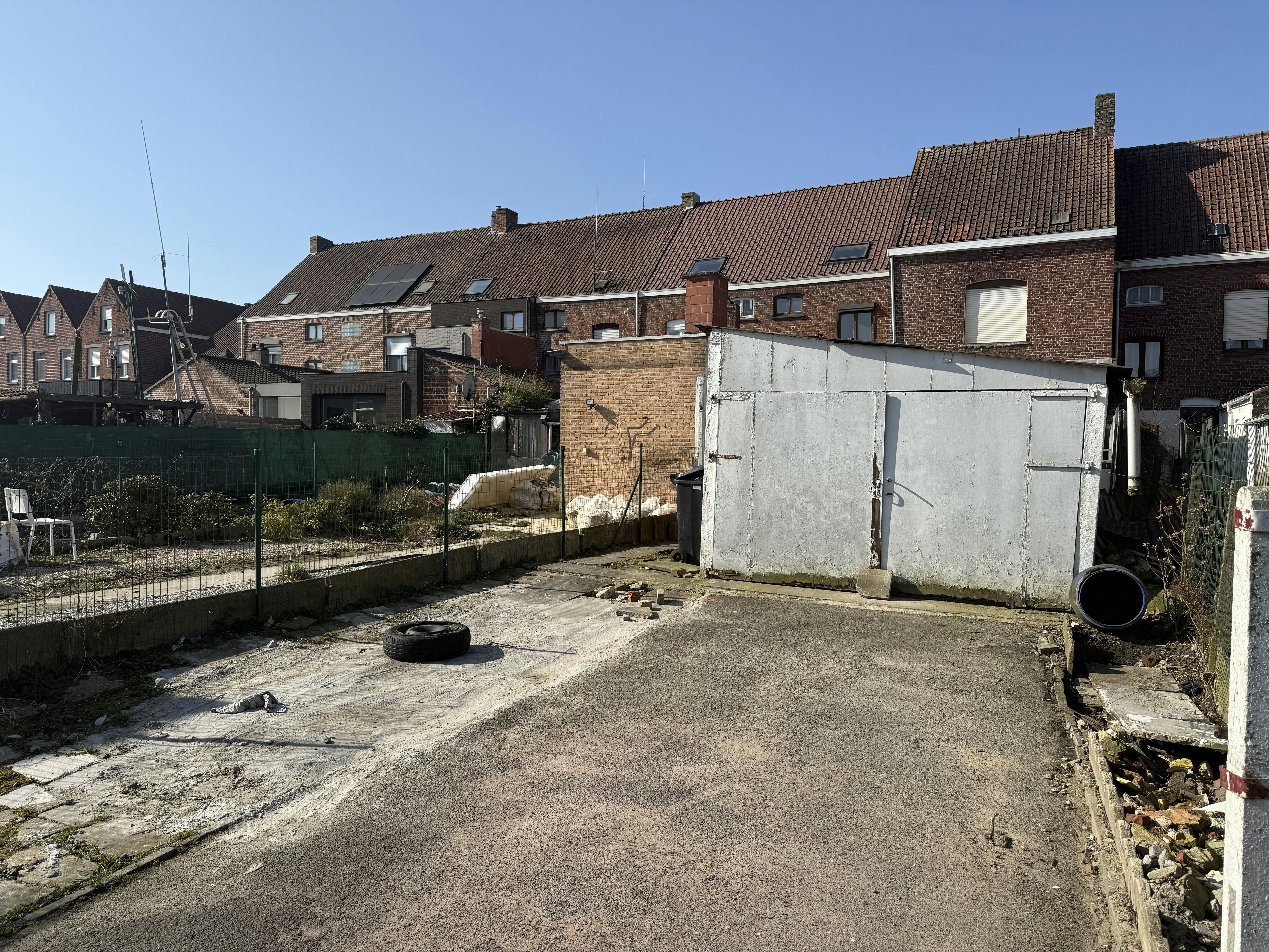 Huis te koop in Ieper met 3 kamers, tuin en garage foto 17