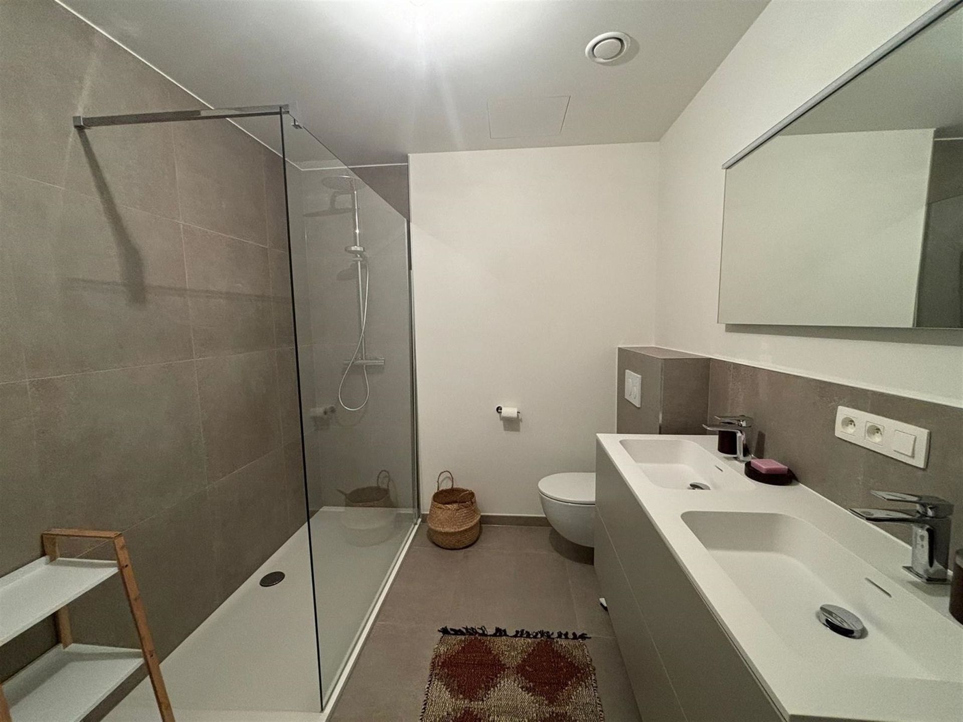 Nieuwbouw appartement nabij het centrum en park! foto 12