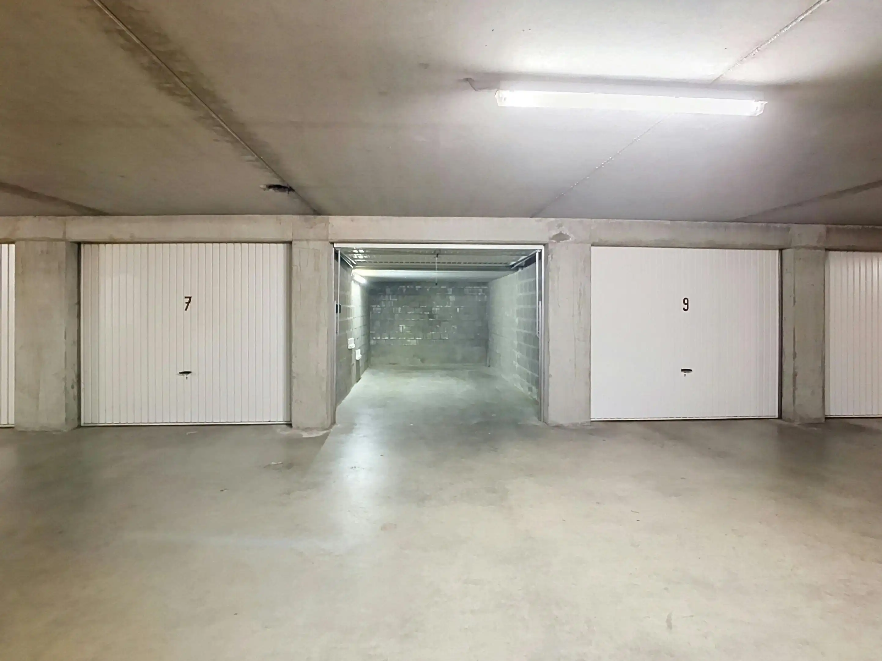Goedgelegen garagebox te koop te Duinenweg in Middelkerke! foto 4