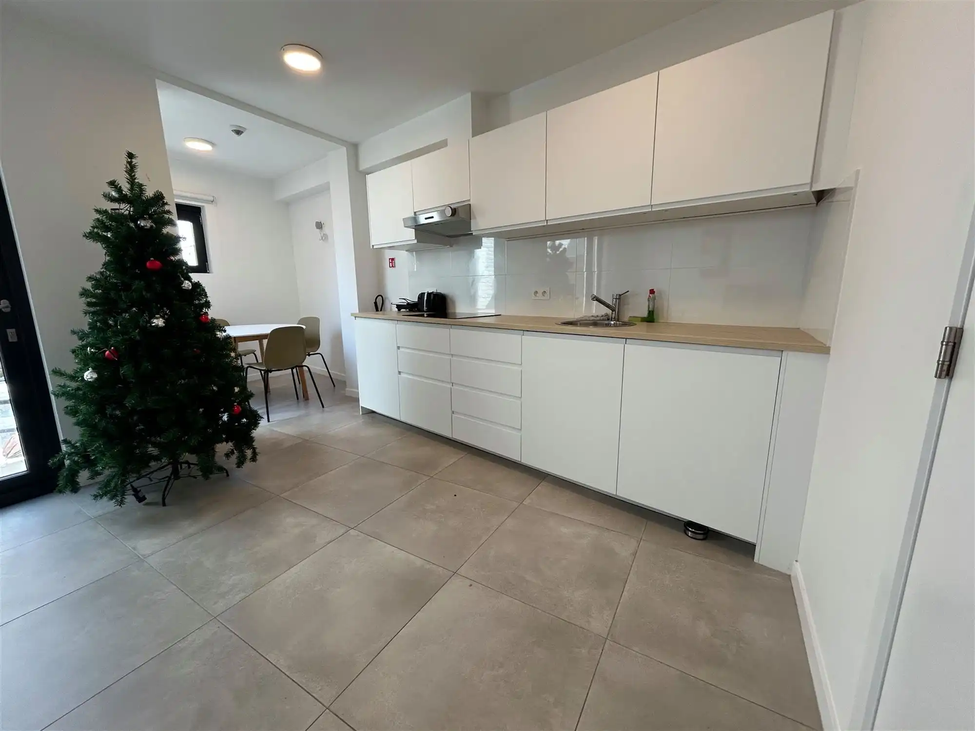 Moderne studentenkamer met privatieve badkamer foto 6
