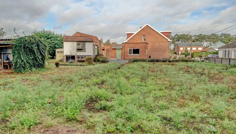 Perceel bouwgrond met af te breken gebouwen foto 18