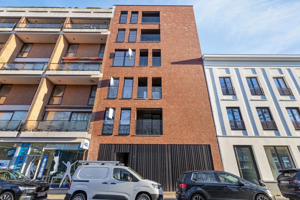 Instapklaar appartement met terras en parking foto 20
