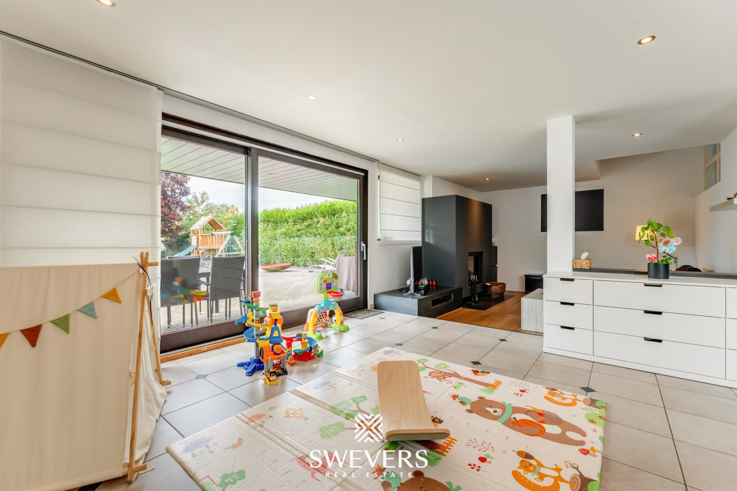 Knusse, hedendaagse gezinswoning met warme indeling en grote, zonnige tuin foto 3