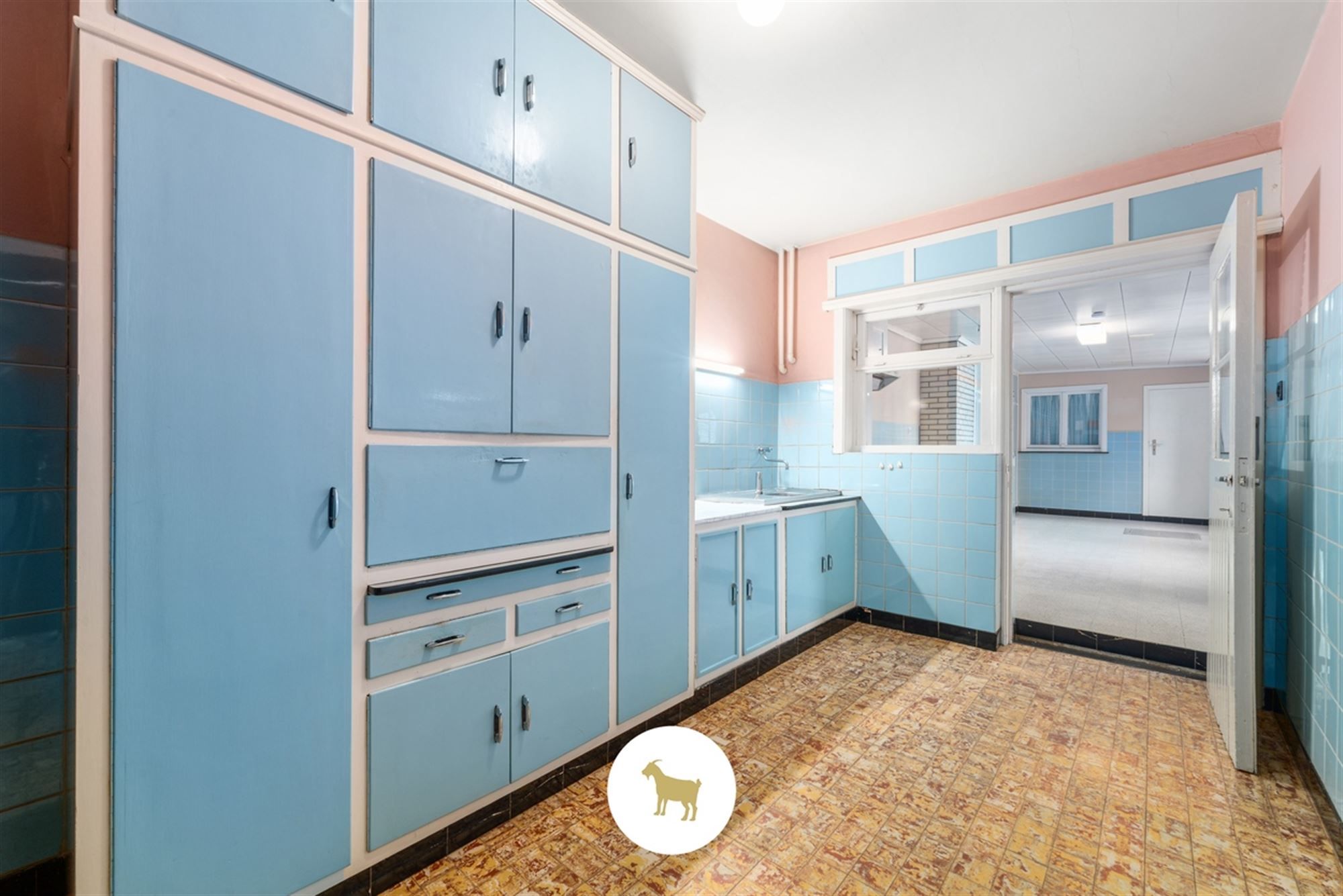 Te renoveren HALFOPEN WONING met 3 SLAAPKAMERS en GARAGE op een ruim PERCEEL GROND van 843m² foto 10