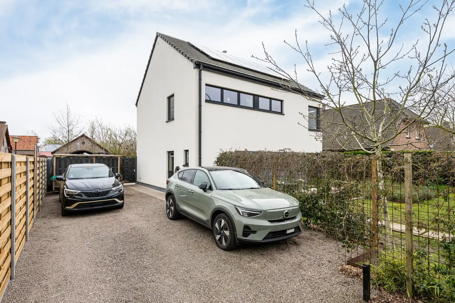 Prachtig afgewerkte en moderne gezinswoning te Balgerhoeke. foto {{pictureIndex}}