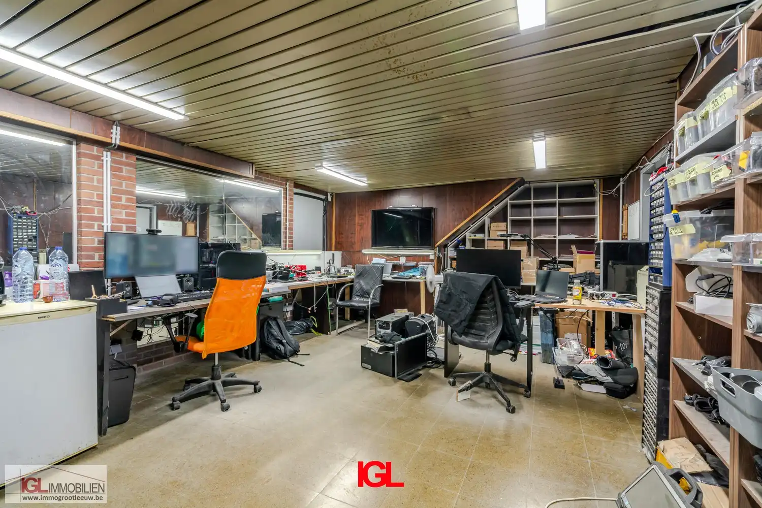 Handelspand met 2 handelsruimtes en 1 appartement te koop op AAA locatie foto 21