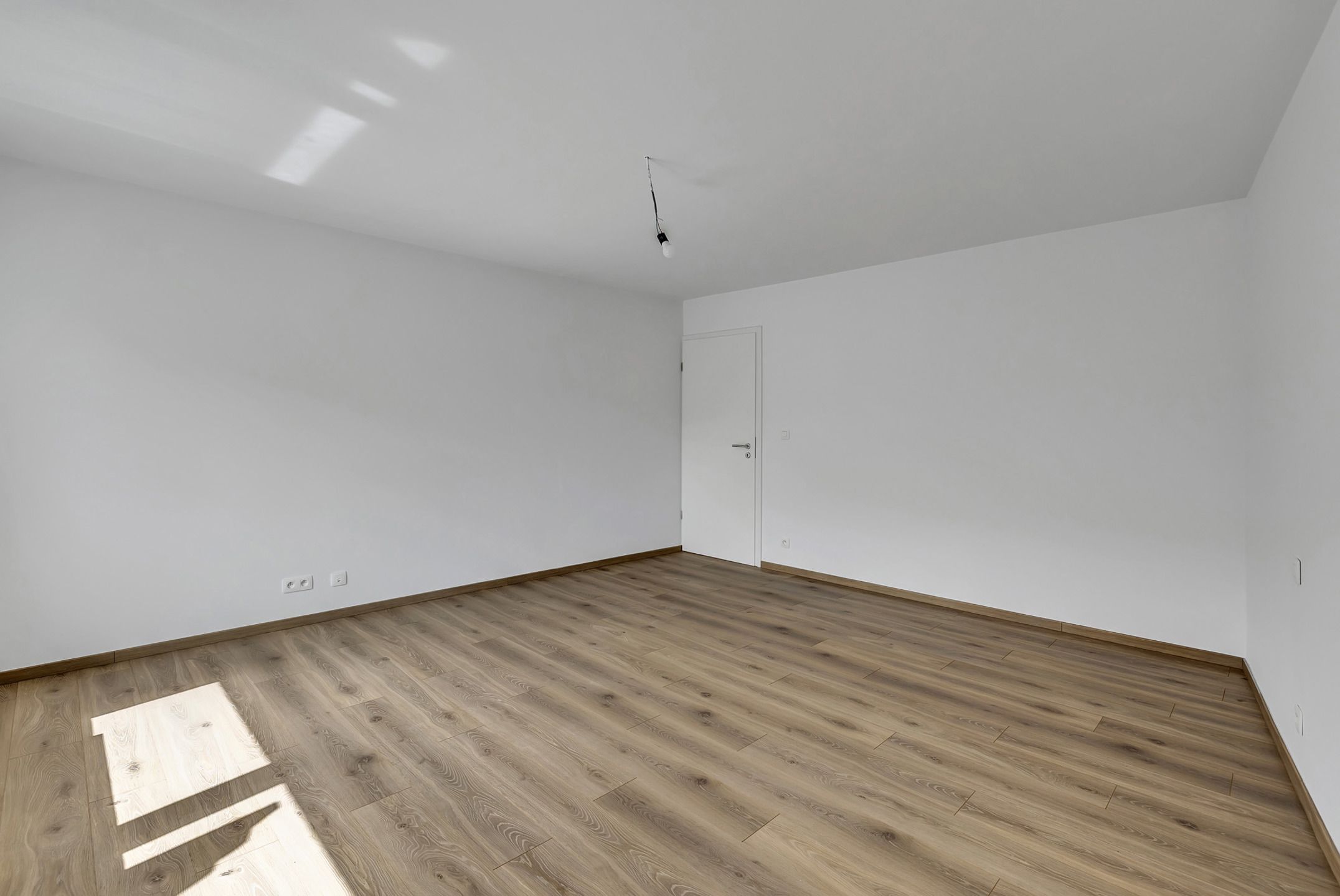 Nieuwbouwwoning met 4 slaapkamers en uitstekende verbinding foto 13