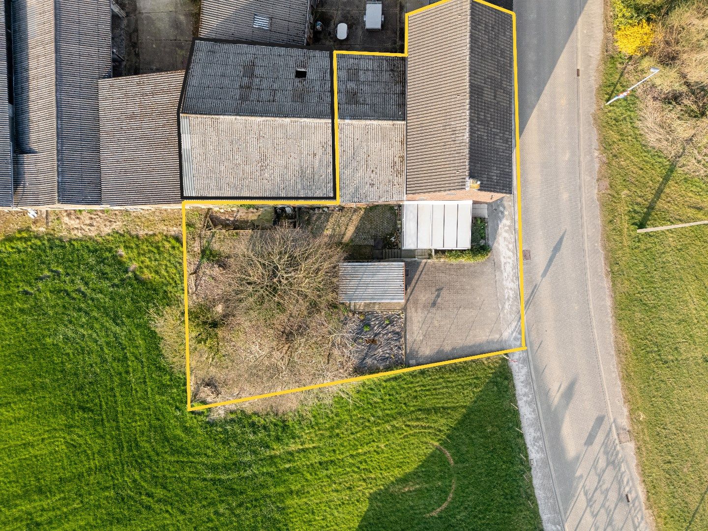 Degelijke te renoveren woning met stalling op 6a70ca in het landelijke Sluizen foto 3