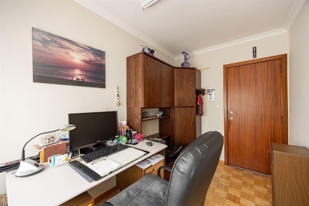 Renovatiewoning met 3 slaapkamers op uitstekende locatie foto 13