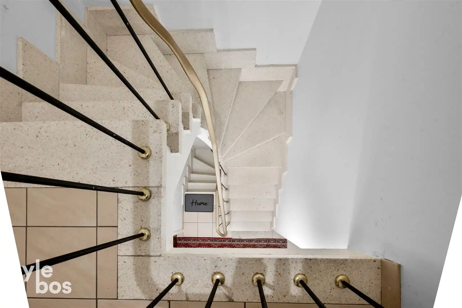 Opbrengsteigendom met 5 ruime appartementen en garages op topligging foto 13