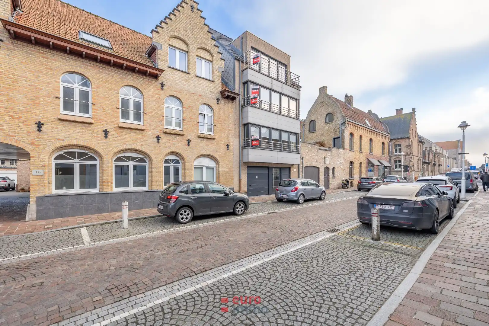 Lichtrijk appartement met 2 slaapkamers in de historische stadskern! foto {{pictureIndex}}