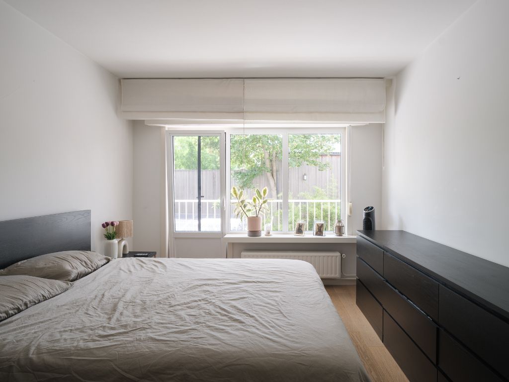 Instapklaar appartement met uniek waterzicht en zonnig terras foto 8