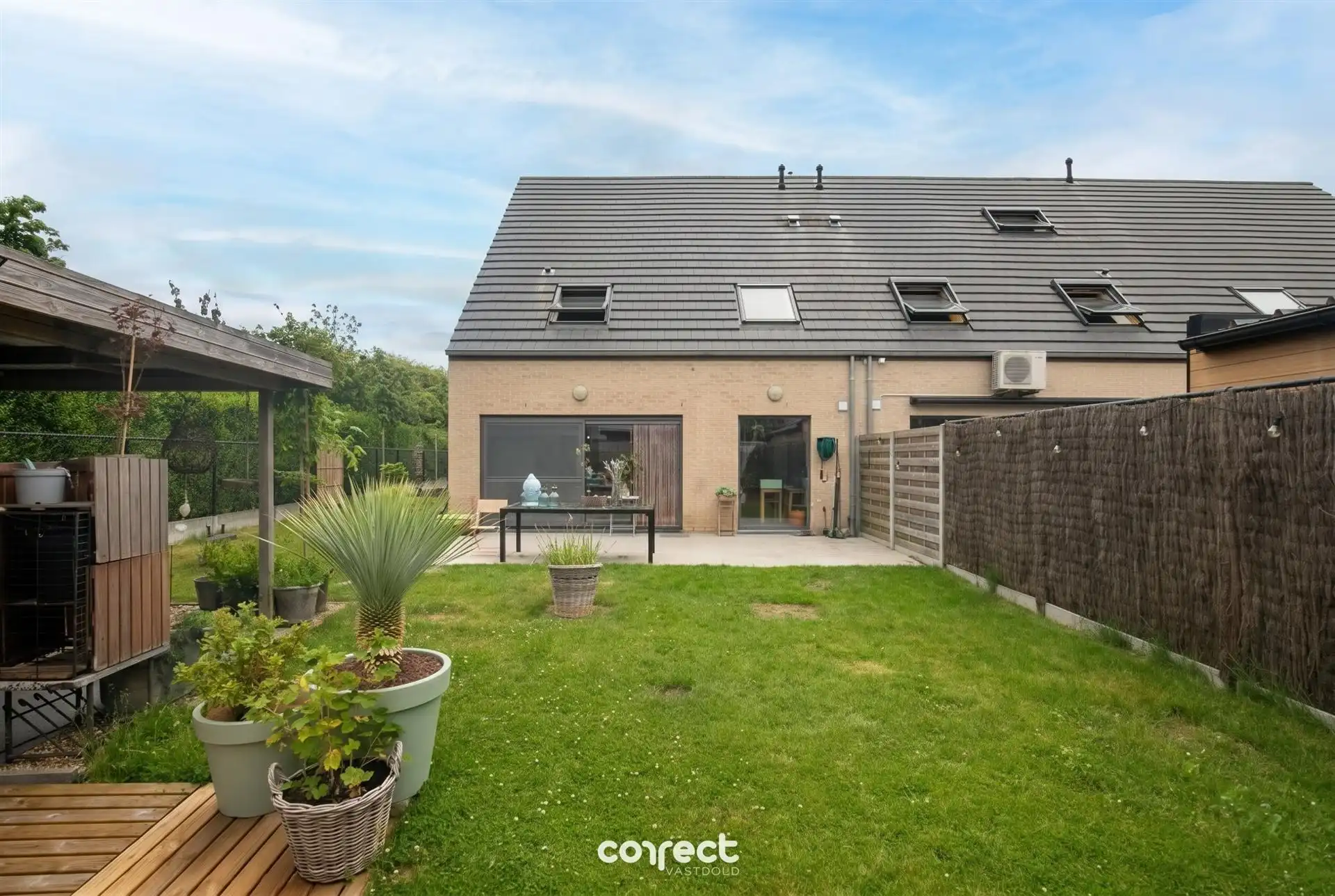 Recente woning met garage en 3 slaapkamers. foto 13