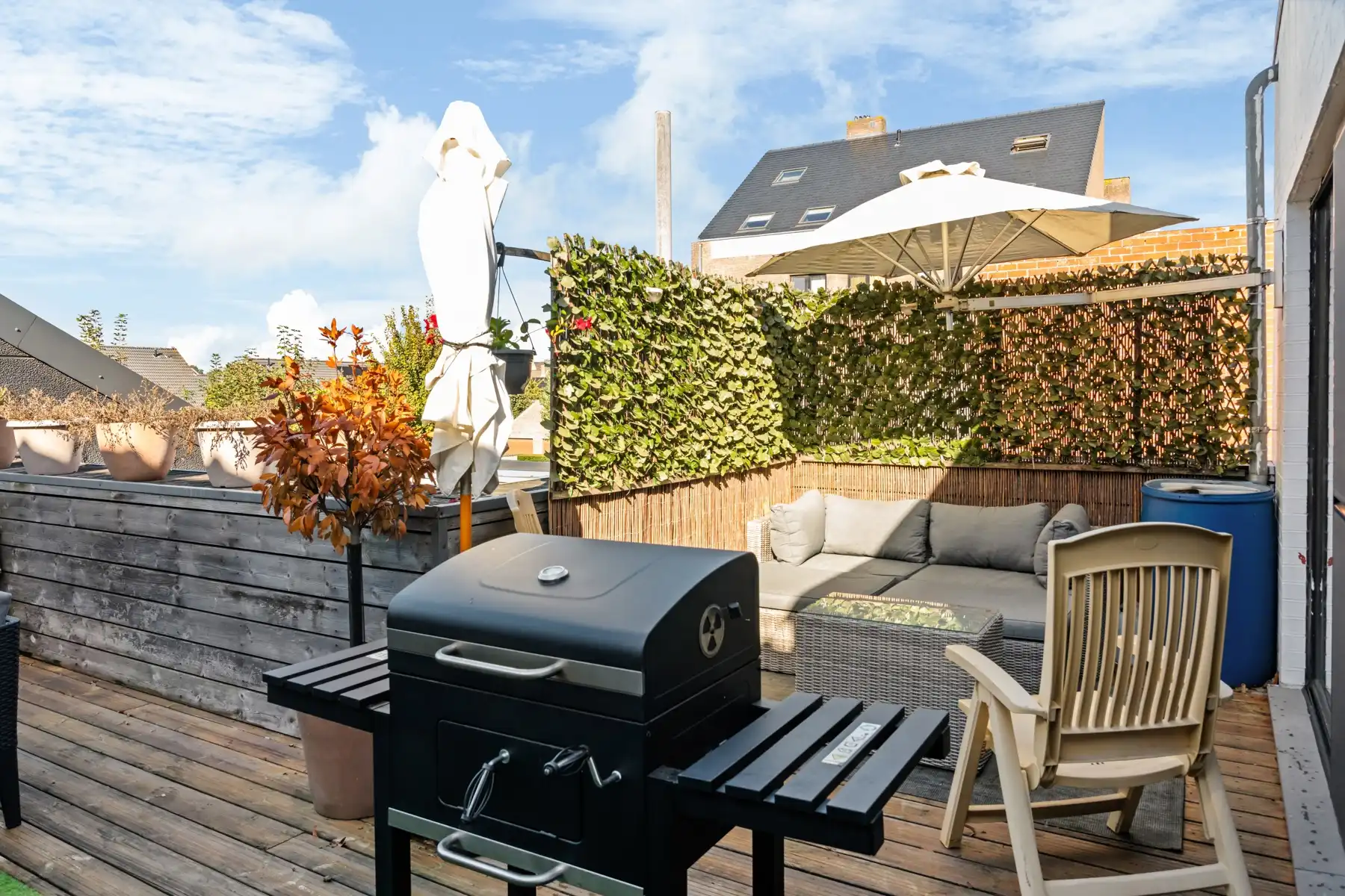 Ruime duplex met zonnig terras en garage/loods foto 4